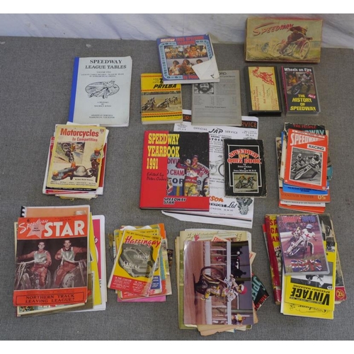 75 - Speedway memorabilia including games, magazines, programmes and photos