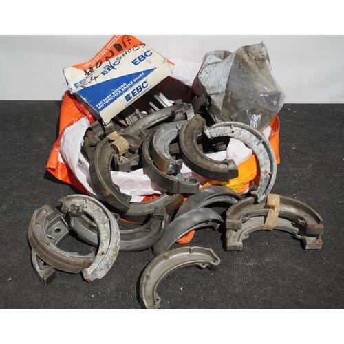 108 - Bag of brake shoes believed Honda, Suzuki and Grimeca