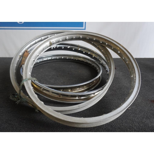 328 - 4 NOS wheel rims, 2 alloy and 2 chrome