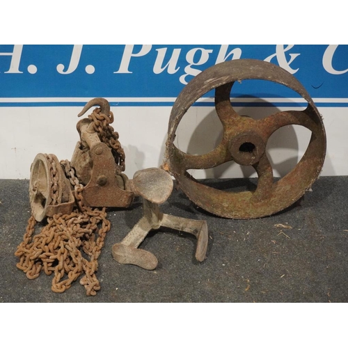 307 - Cast iron wheel, chain hoist and shoe last