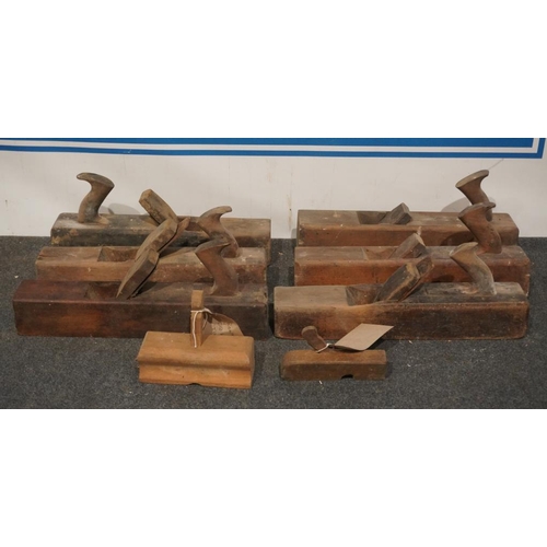 309 - 8 Assorted jack planes, grooving planes and router