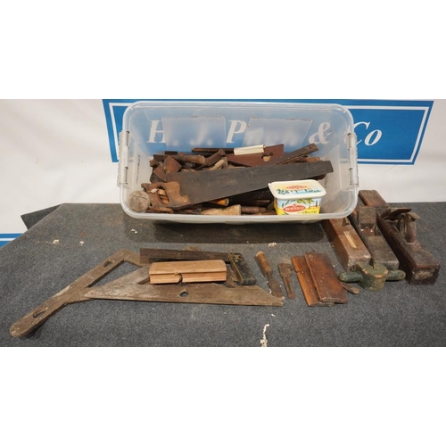 315 - Box of assorted woodworking tools including planes, chisels, saw, hammers etc