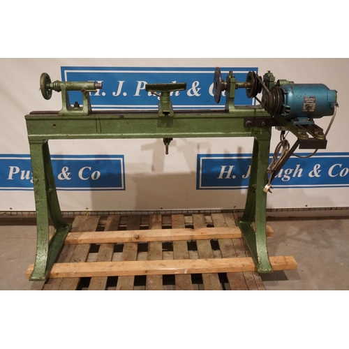 329 - 240V Wood lathe cast iron on floor stand