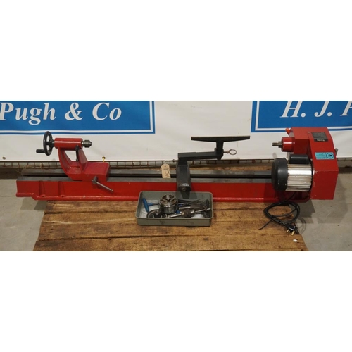 333 - Cast iron long bed wood lathe. Variable speed with swivel headstock and accessories. 240V