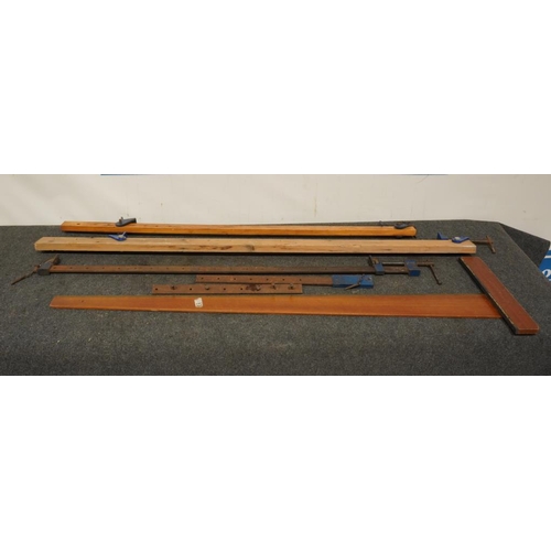 421 - Record 4ft sash clamps and 2 wooden sash clamps