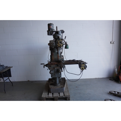 800 - Vertical milling machine. 3 Phase. Working order