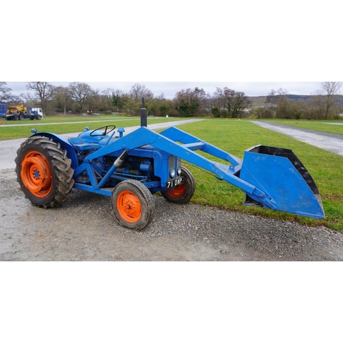 105 - Fordson Dexta tractor with horn-draulic loader, runs and drives, loader needs attention. 4258 hours ... 