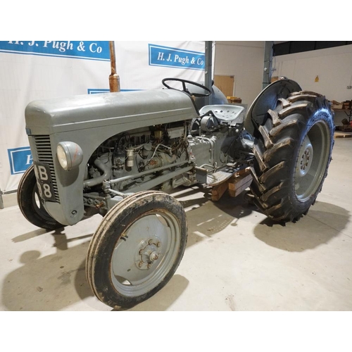 113 - Ferguson TED 20 tractor. 1952. Reg. OMB 798. V5