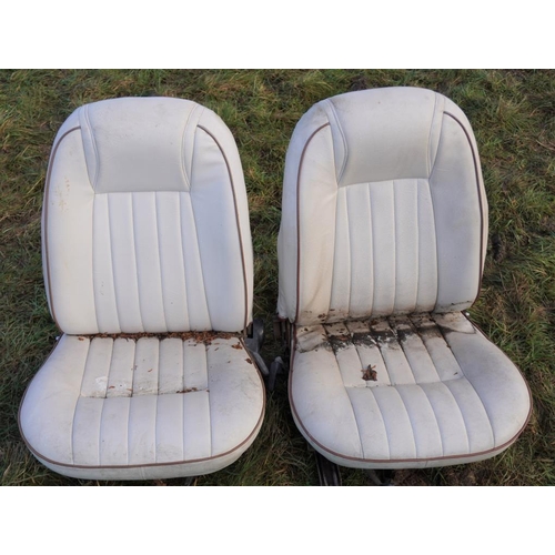 102 - 2 Leather seats