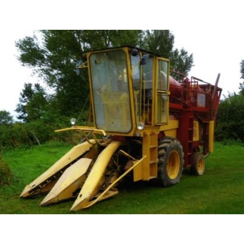 1549 - New Holland Clayson model 1770 self propelled forage harvester fitted with 2 row maize header and ca... 