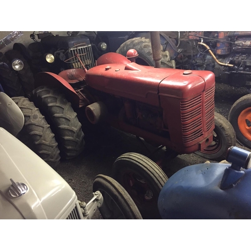 1556 - International W4 tractor. In good condition