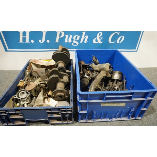 103 - Assorted Daimler V8 and Dart engine parts