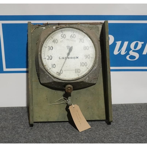 18 - Vintage tyre pressure gauge