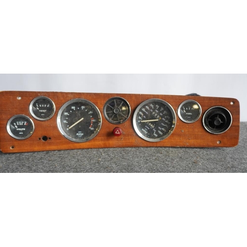 35 - Triumph Stag dashboard