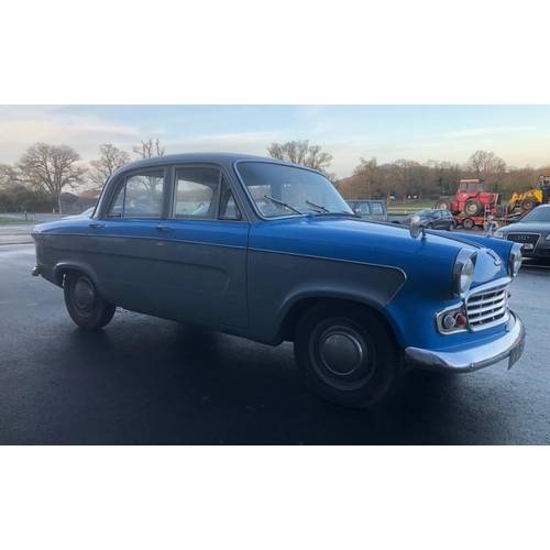 353 - Standard Vanguard 4dr saloon car. 1959. 2088cc Runs and drives well. Grey leather interior. Vin no. ... 