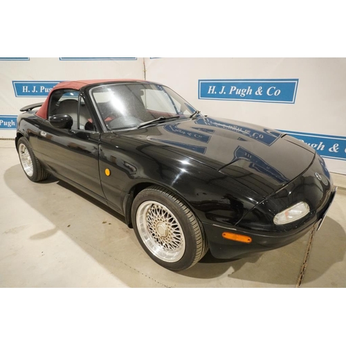 357 - Mazda MX5 Coupe LE. 1993. Red leather seats. Runs and drives. Imported car. MOT expiry 25/8/2020. Re... 