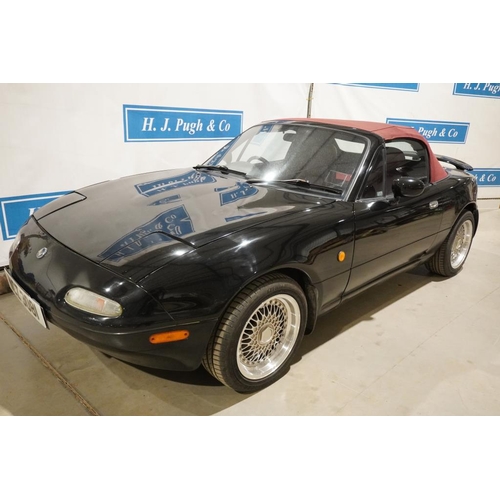 357 - Mazda MX5 Coupe LE. 1993. Red leather seats. Runs and drives. Imported car. MOT expiry 25/8/2020. Re... 