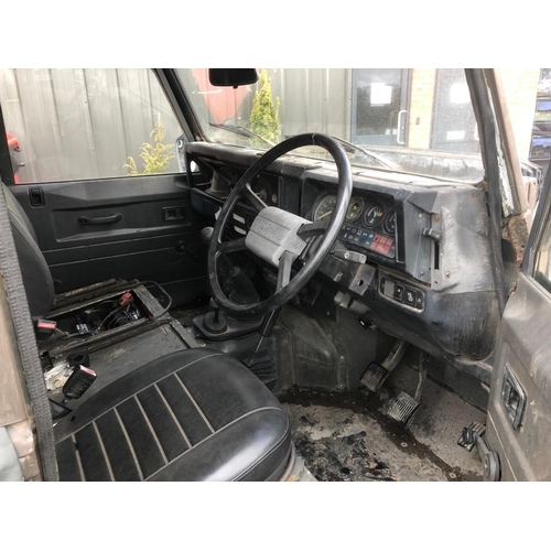 360 - Land Rover 110. 1989. Ex Singapore military. Starts and runs. Power steering, original vehicle Chass... 