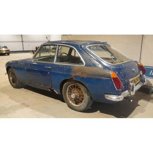 364 - MGB GT 3dr Coupe. 1970. 1798cc. Teal blue c/w wire wheels with 2 spare in boot, rear badges, seat mo... 