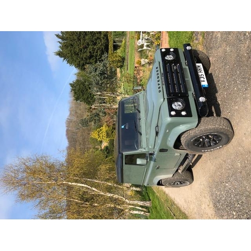 369 - Land Rover 90 Defender. 2000. Green. 88,000miles. Runs well. Current MOT. Very tidy. Reg. V35 HRM. V... 