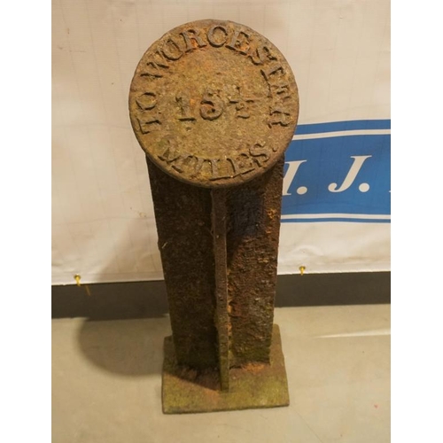 620 - Cast iron railway line marker- 15 1/2 miles to Worcester