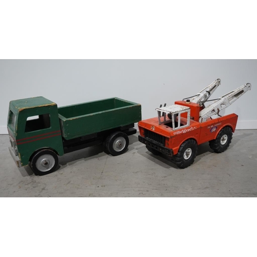 623 - Tonka wrecker and wooden lorry