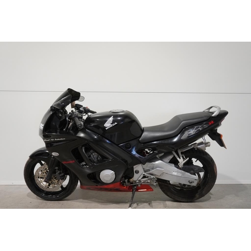 359 - Honda CBR 600R motorcycle. 1999. 600cc. Needs reconditioning but will run. Frame No- JH2PC31A9WM2031... 