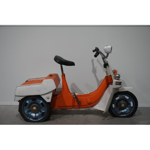 363 - Ariel 3 50cc 3 wheeled moped. One owner. C/w service books. Reg UBH96J. No docs