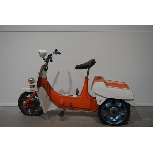 363 - Ariel 3 50cc 3 wheeled moped. One owner. C/w service books. Reg UBH96J. No docs