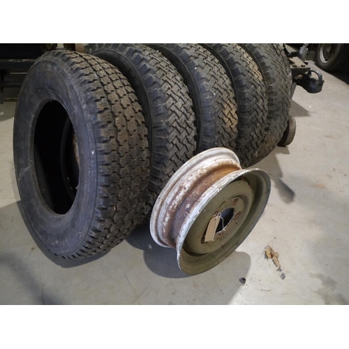 57 - 7 Land Rover wheels & tyres (not all with rims)
