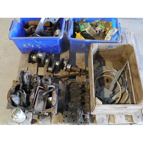 72 - Pallet of Land Rover engine parts & spares