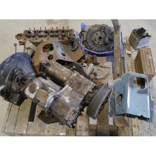 73 - Pallet of Land Rover gearbox parts & spares