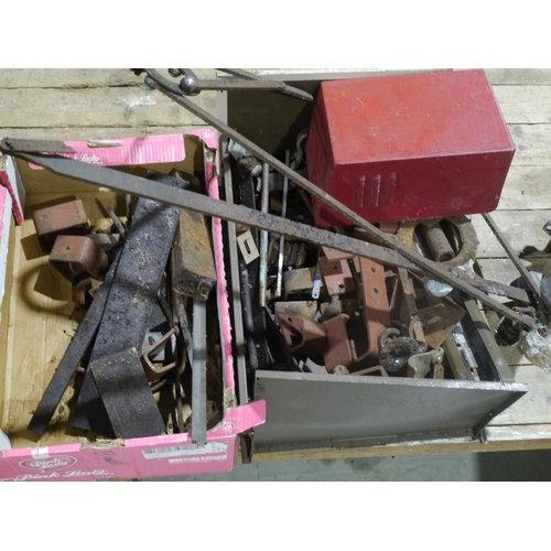 86 - Vintage scales & various steel tractor parts