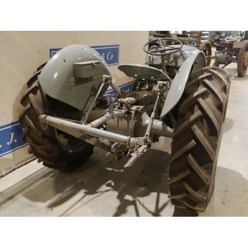 98 - Ferguson TEF Tractor 1956, 4 cylinder diesel engine, totally rebuilt top to bottom 15 years ago and ... 