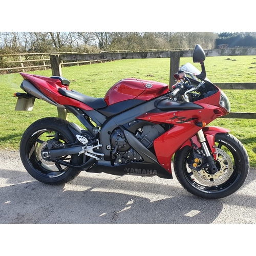 389 - Yamaha R1 motorcycle. 2005. Petrol 988cc. Frame Number- JYARN121000020211. Engine Number- N509E-0045... 