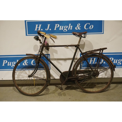 107 - Raleigh Classic gents Roadster. 1960's. Rod brakes, Sturmey Archer hub gears, lockable forks, oil ba... 