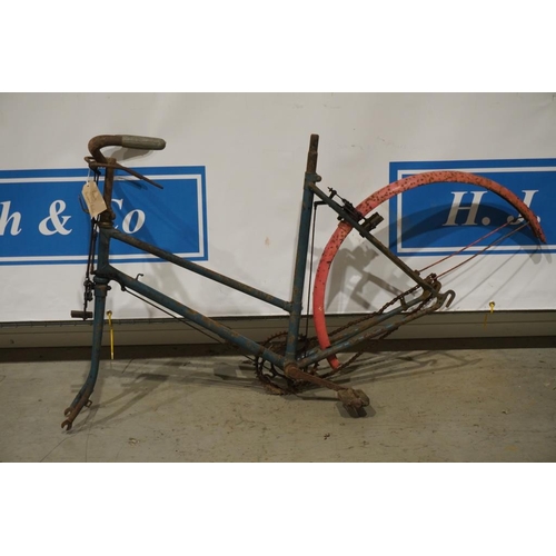 108 - Ladies head dip frame with rare centre pull calliper rod brakes