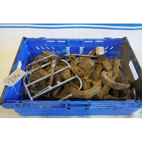 204 - Quantity of brake shoes including pre war