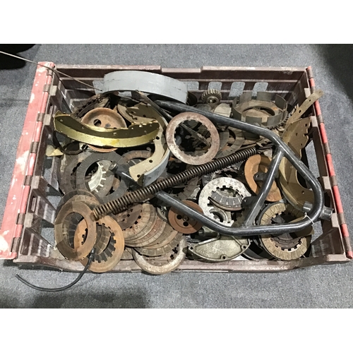 53 - Large amount of mixed clutch spares