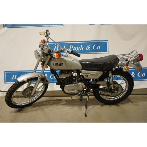 392 - Yamaha RT2 motorcycle. 351cc. 1972. US import. Registered in UK in 2011. Starts and runs. Matching e... 