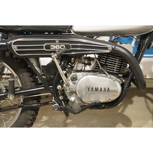 392 - Yamaha RT2 motorcycle. 351cc. 1972. US import. Registered in UK in 2011. Starts and runs. Matching e... 