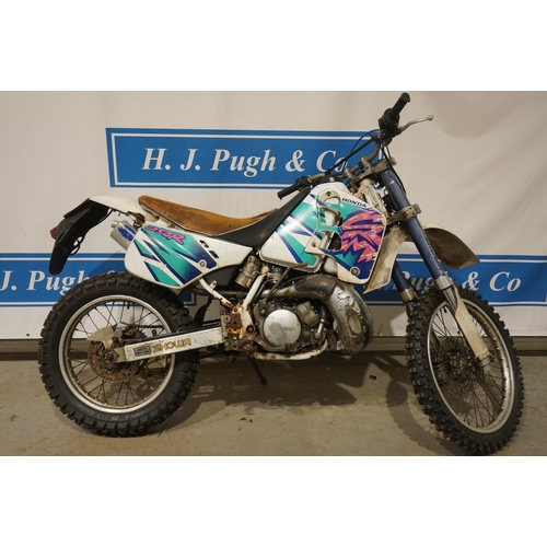 393 - Honda 250 1989/90 trials motorcycle. Runs, very original bike. No docs.