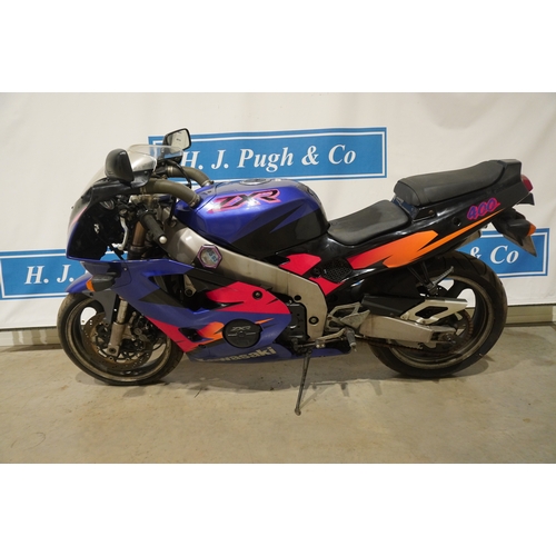 394 - Kawasaki ZXR 400 motorcycle. 18,183Miles. Engine turns over. Needs some attention. Reg. R297 UOA. V5... 