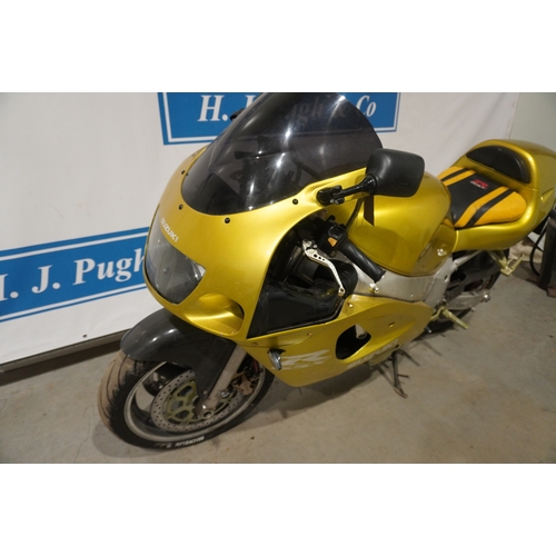 395 - Suzuki GSXR 600 motorcycle. 1997. c/w carb synchronizer and spare seat. No docs