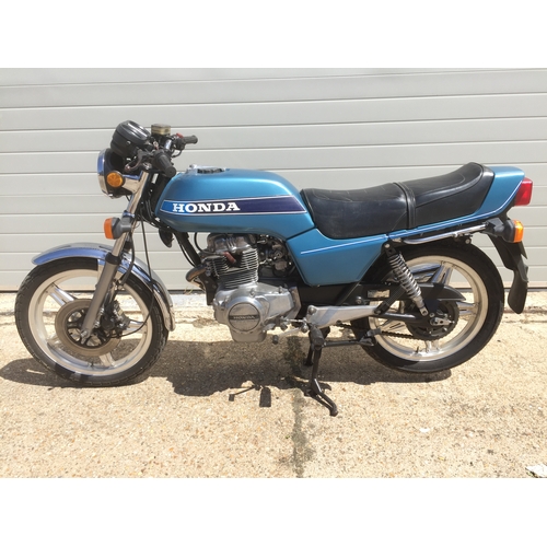 405 - Honda CB250 motorcycle. 1979. Good project exhaust. Original. Reg. XDY 46T. V5