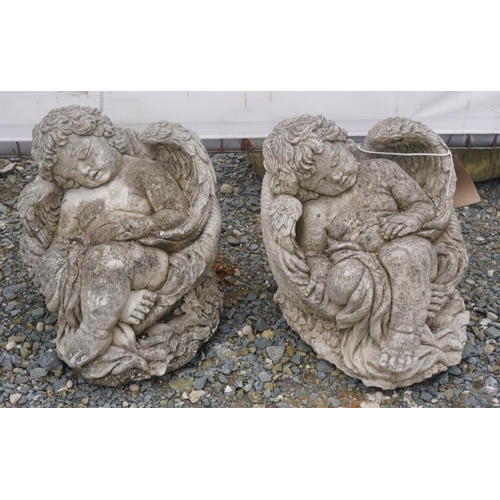 122 - 2 Garden ornaments