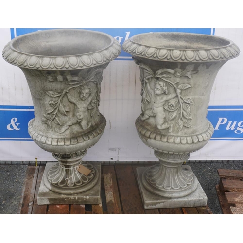 162 - Pair of urns 40x24