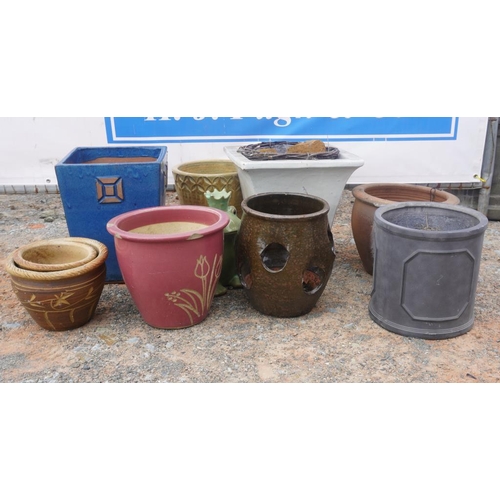 20 - Assortment of planters