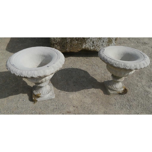 40 - Pair of urns