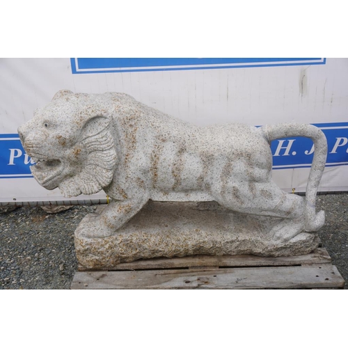 92 - Large granite lion 34x52